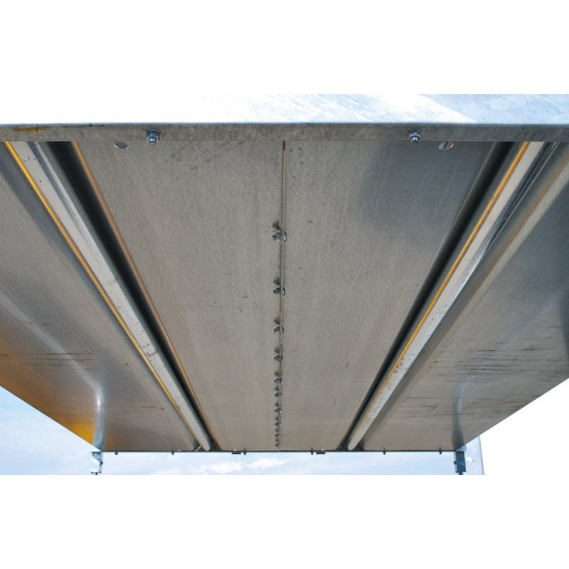 Reinforcement for the bottom of a single metal hay rack