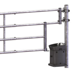 4-rail front end with drinker opening for stall barrier