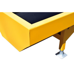 Reinforced 3 x 0.60 m painted feed trough Reinforced 3 x 0.60 m painted feed trough