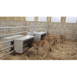 220 l calf feeder to hang on a fence