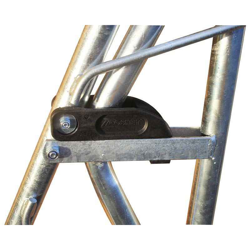 RDTC II double self-locking yoke hay rack