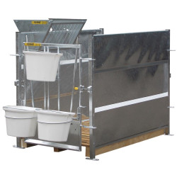 Metal nursery pen partition with metal sheet