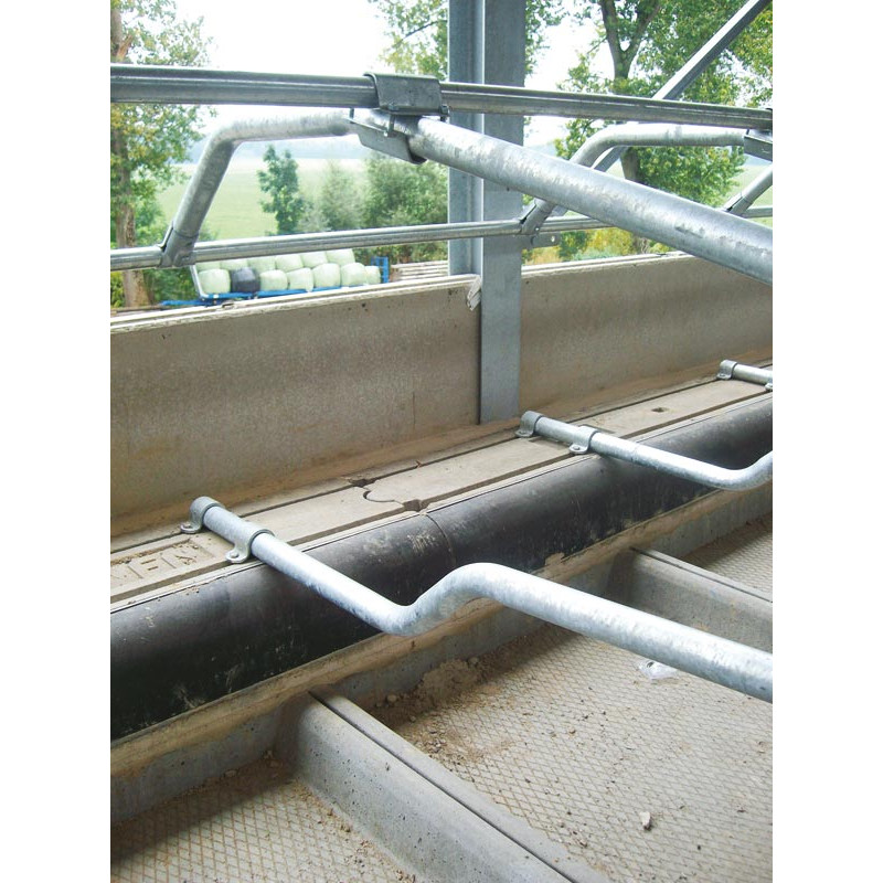 Omega bracket to fasten self-supported cubicle dividers to the floor