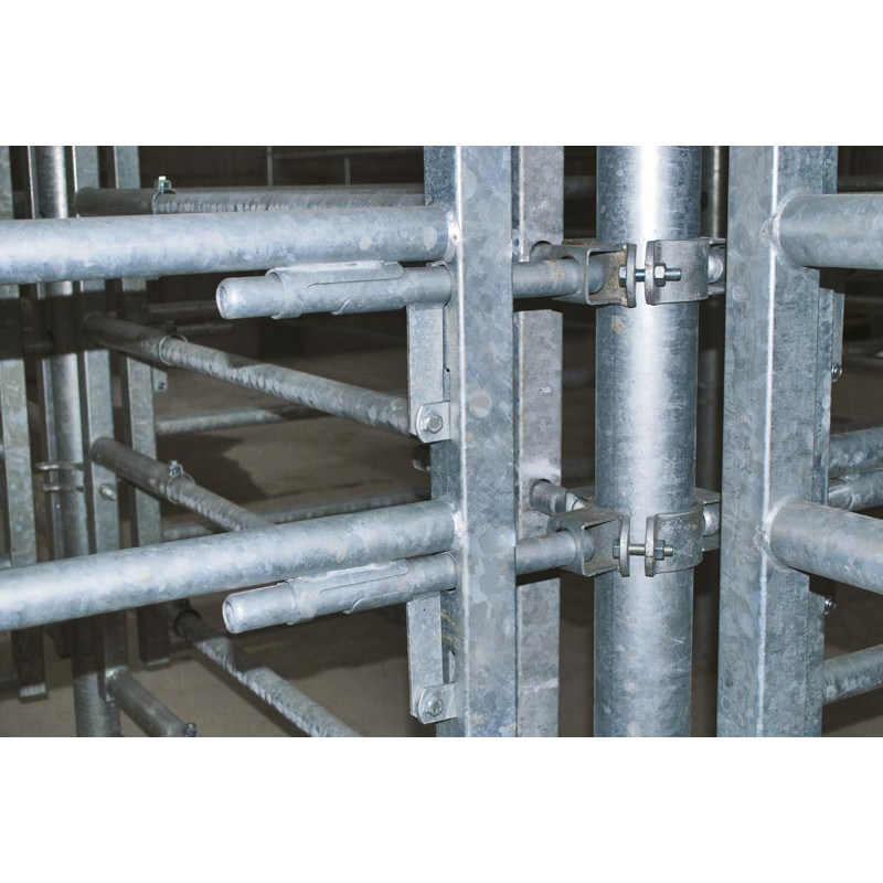 5-rail front end with two stamped locks for stall barrier