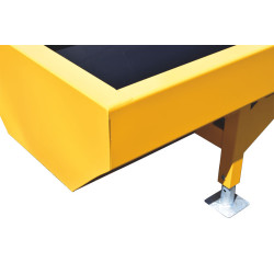 Reinforced 3 x 0.60 m painted feed trough Reinforced 3 x 0.60 m painted feed trough