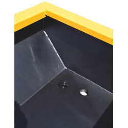 Reinforced 3 x 0.60 m painted feed trough Reinforced 3 x 0.60 m painted feed trough