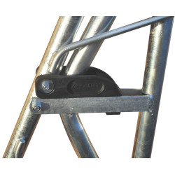 RTC II self-locking yoke hay rack RTC II self-locking yoke hay rack