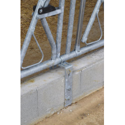 Fastening reinforcement adjustable on low wall for headlock panel Fastening reinforcement adjustable on low wall for headlock panel